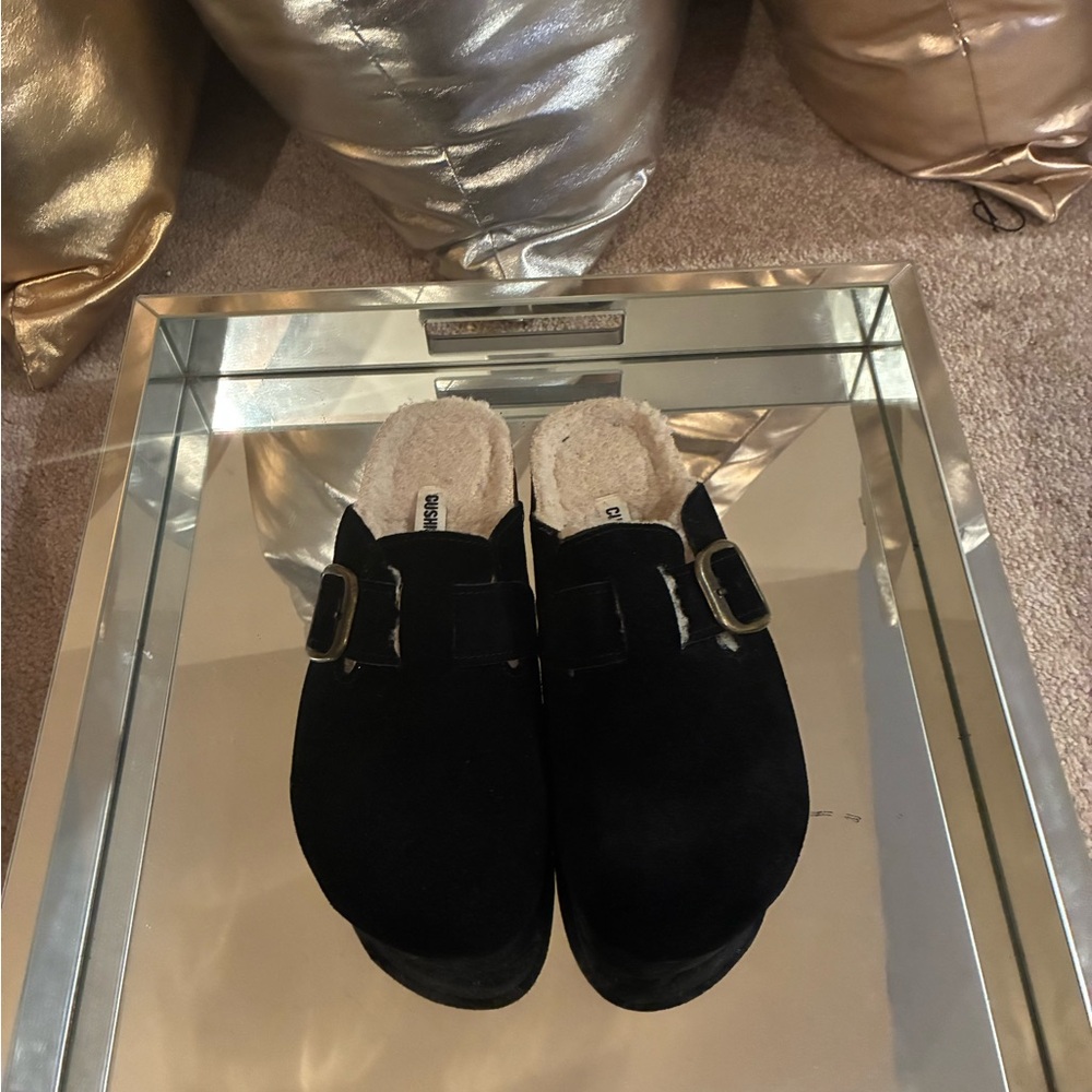 Cushionaire Black Suede Clog